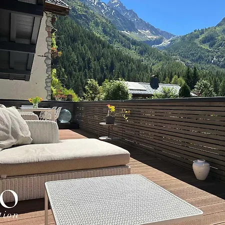 A Great For 4 People With Jacuzzi *